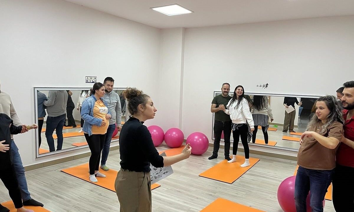 Kırklareli\'nde gebe eğitim okulunda bilgilendirme çalışmaları sürüyor