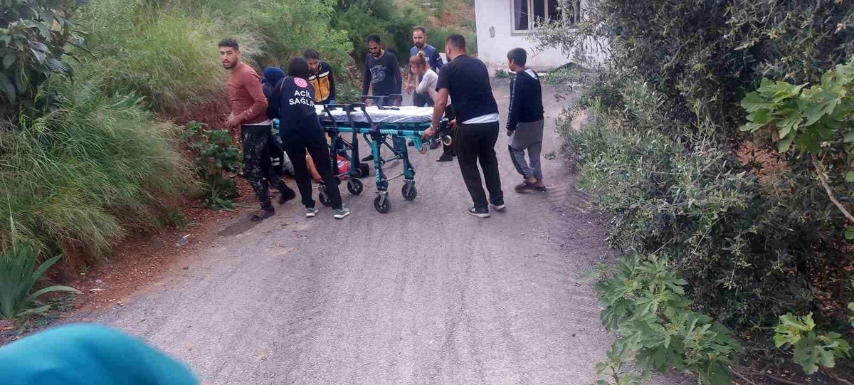 Antalya\'da Husumetli İki Komşu Arasında Bıçaklı Kavga: 1 Ölü