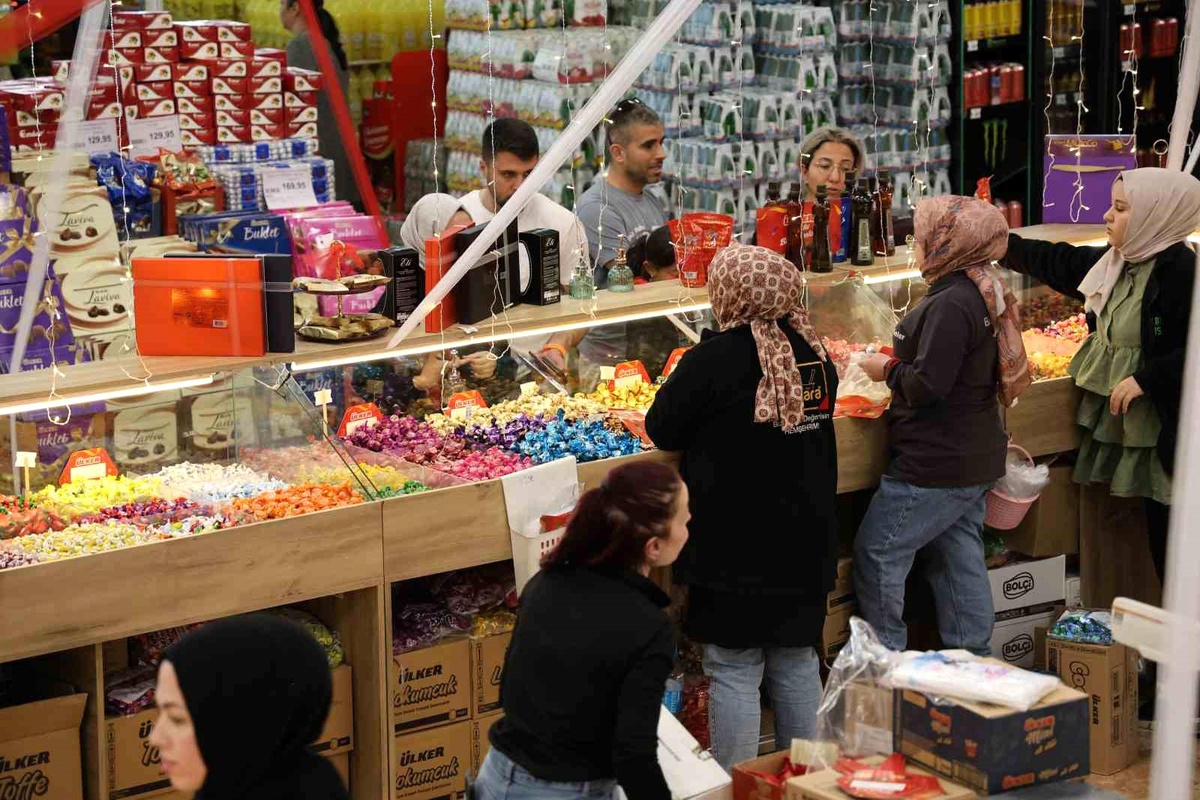 Konya\'da Ramazan Bayramı Alışveriş Hareketliliği