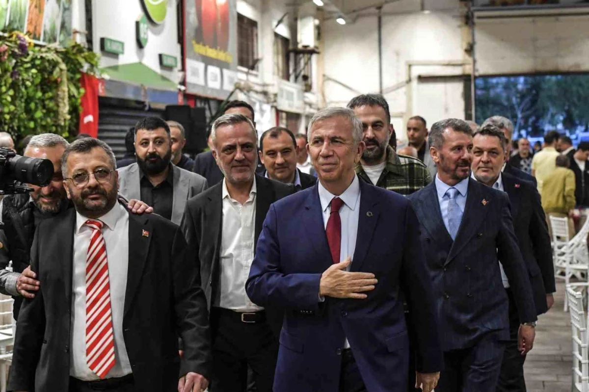 Ankara Büyükşehir Belediye Başkanı Mansur Yavaş, Yenimahalle\'deki Toptancı Hali\'ni ziyaret etti