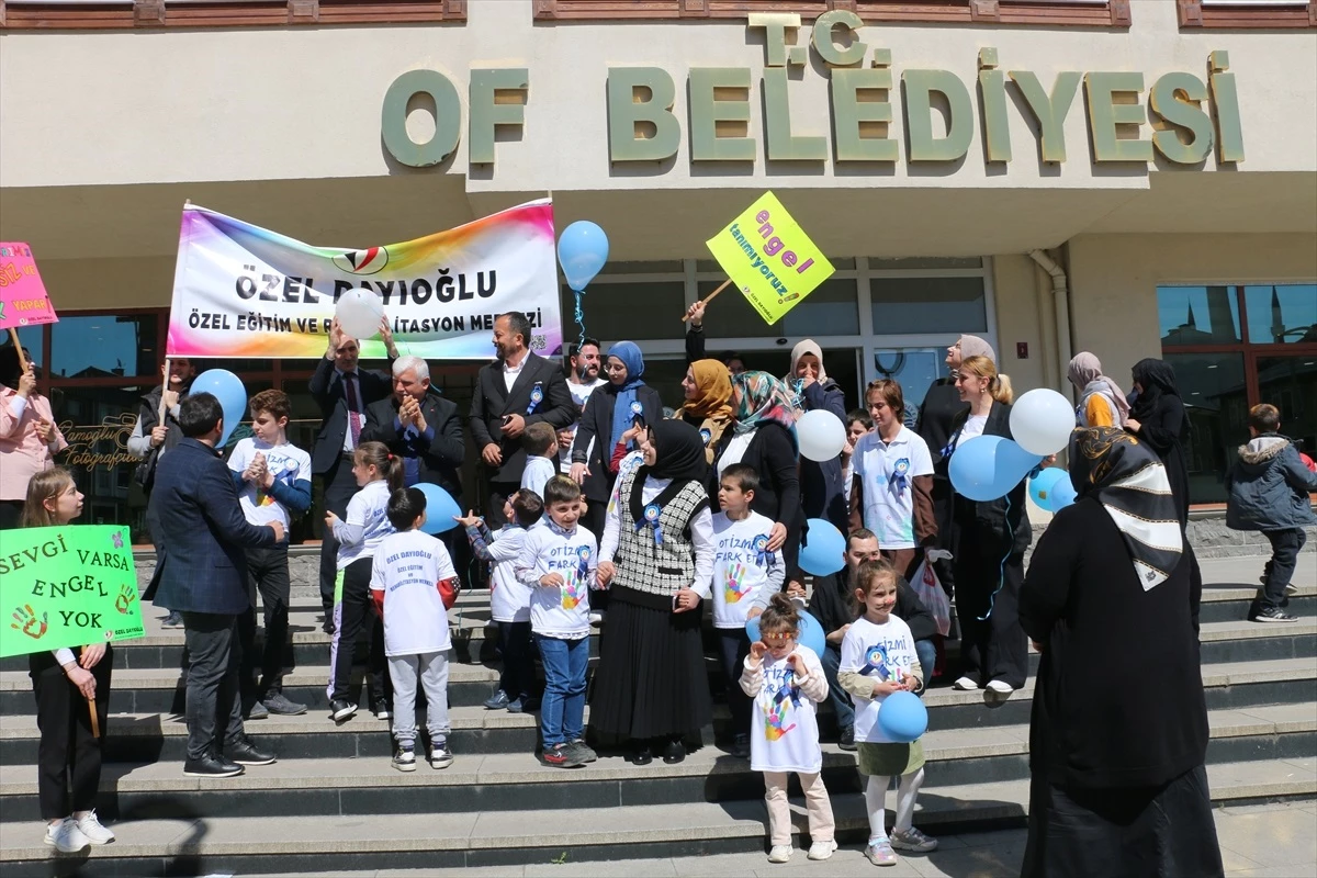 Of ilçesinde Özel Dayıoğlu Özel Eğitim Rehabilitasyon Merkezi tarafından farkındalık yürüyüşü düzenlendi