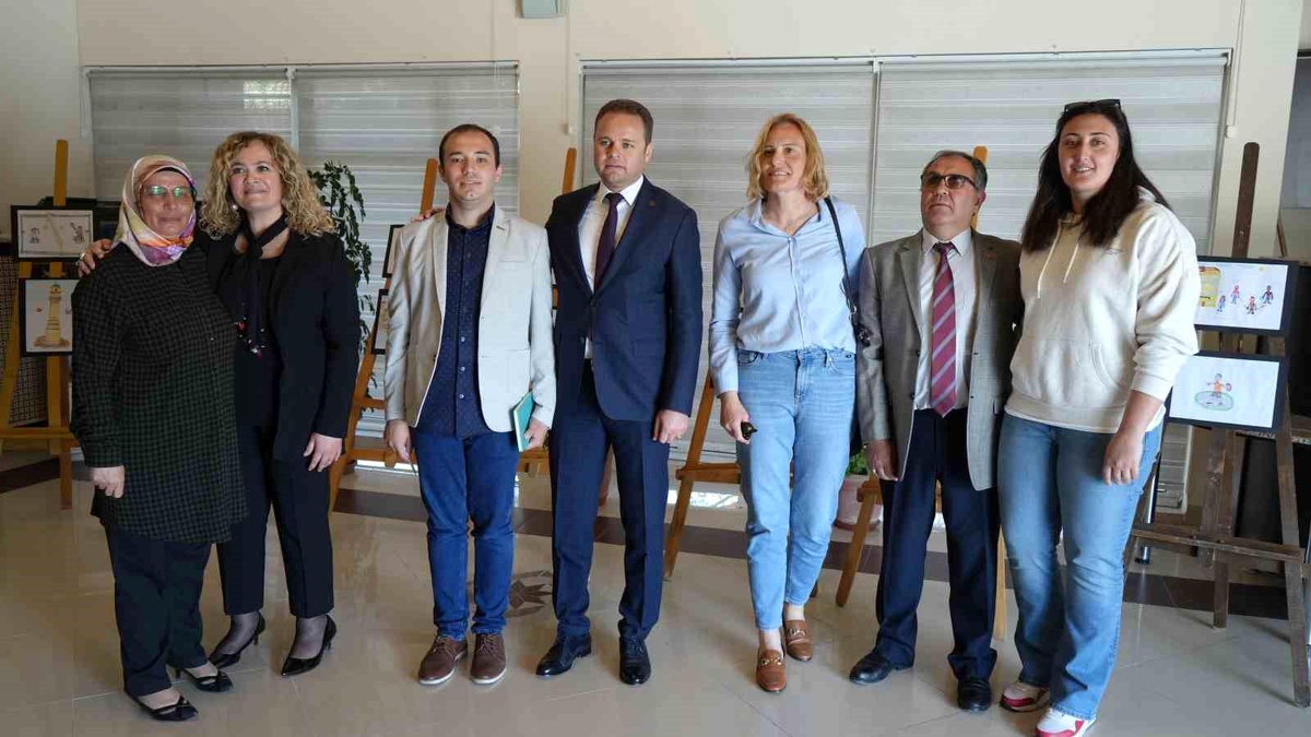 Otizmli Berkay Çenesiz, resim ve sporla hayata tutunuyor