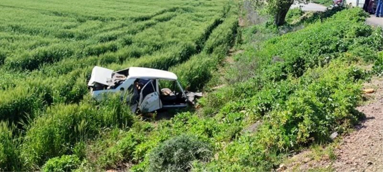 Hatay\'da Tofaş marka araç ortadan ikiye bölündü, sürücü yaralandı