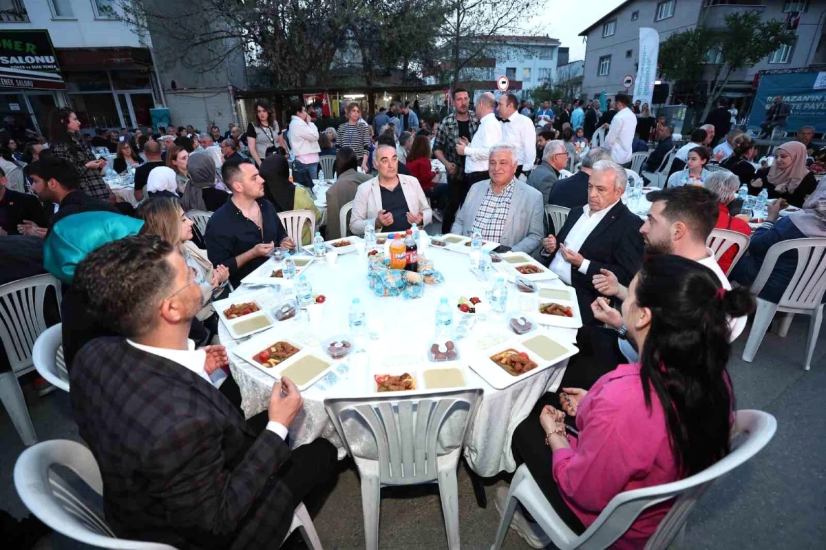 Nilüfer Belediyesi Özlüce Mahallesi\'nde İftar Yemeği Verdi