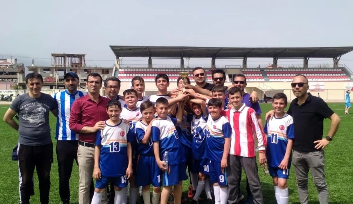 Sarıgöl\'de 23 Nisan Ulusal Egemenlik Futbol Turnuvası sona erdi