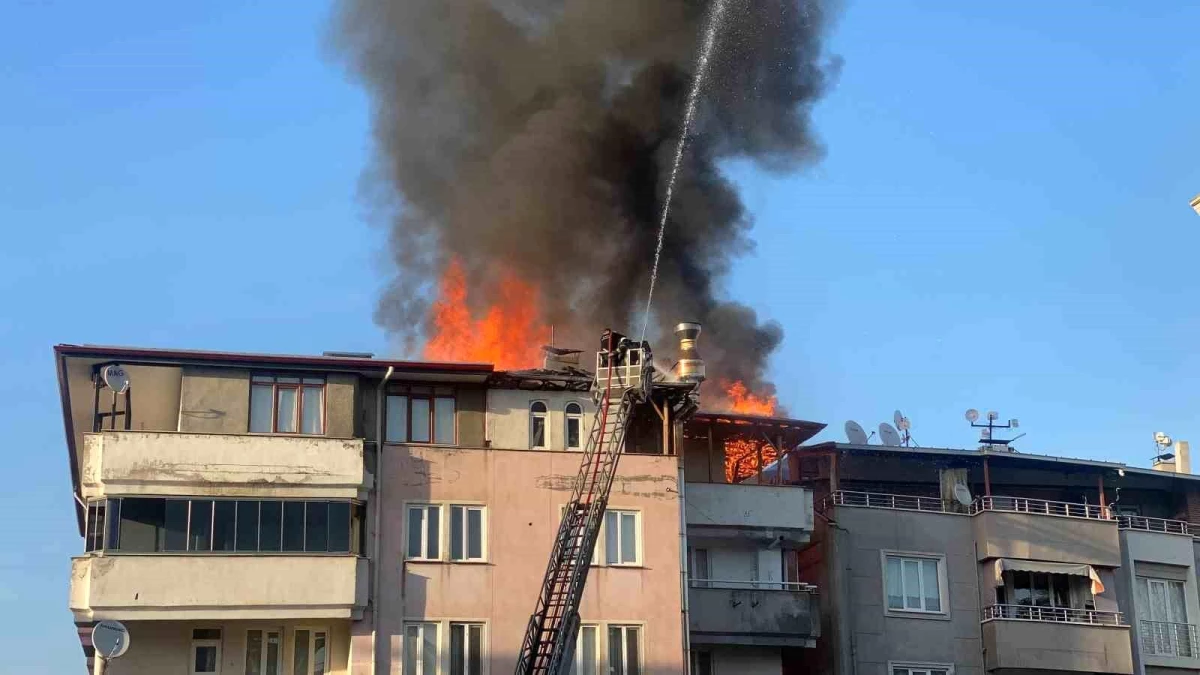 Tokat Erbaa\'da bir evin çatısında yangın çıktı