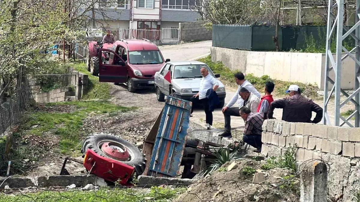 Zonguldak\'ta traktör su çeşmesinin üstüne düştü, sürücü hayatını kaybetti