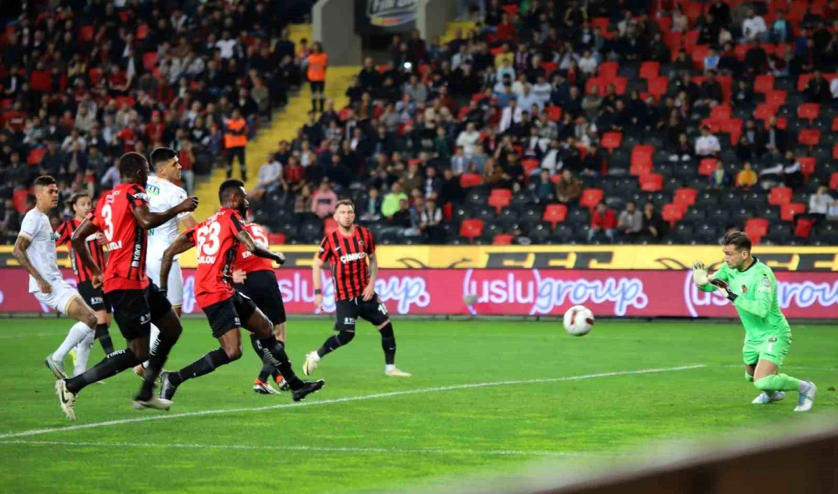 Trendyol Süper Lig: Gaziantep FK: 0 Alanyaspor: 1 (Maç devam ediyor)