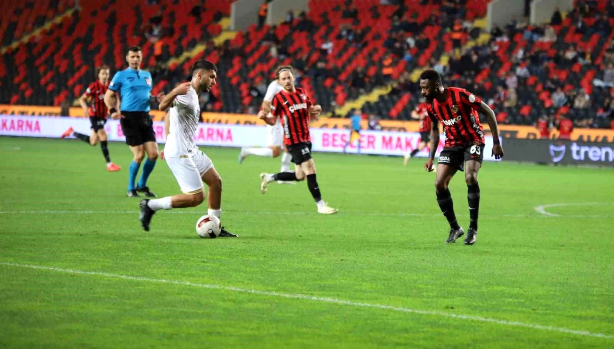 Gaziantep FK, Alanyaspor\'a 3-0 mağlup oldu