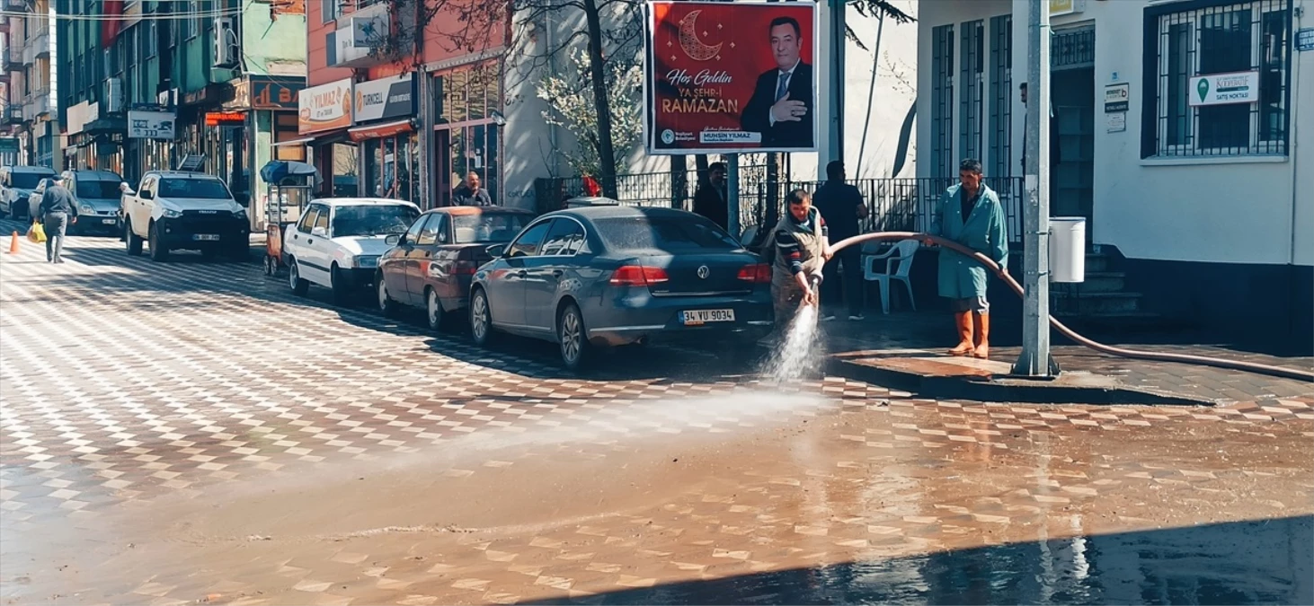 Yeşilyurt Belediyesi Bahar Temizliği İçin Çalışmalara Başladı