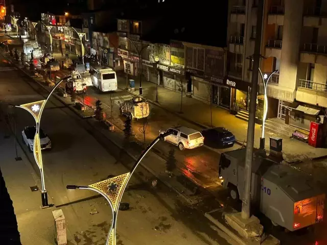 Hakkari'de İzinsiz Yürüyüşe Polis Müdahalesi