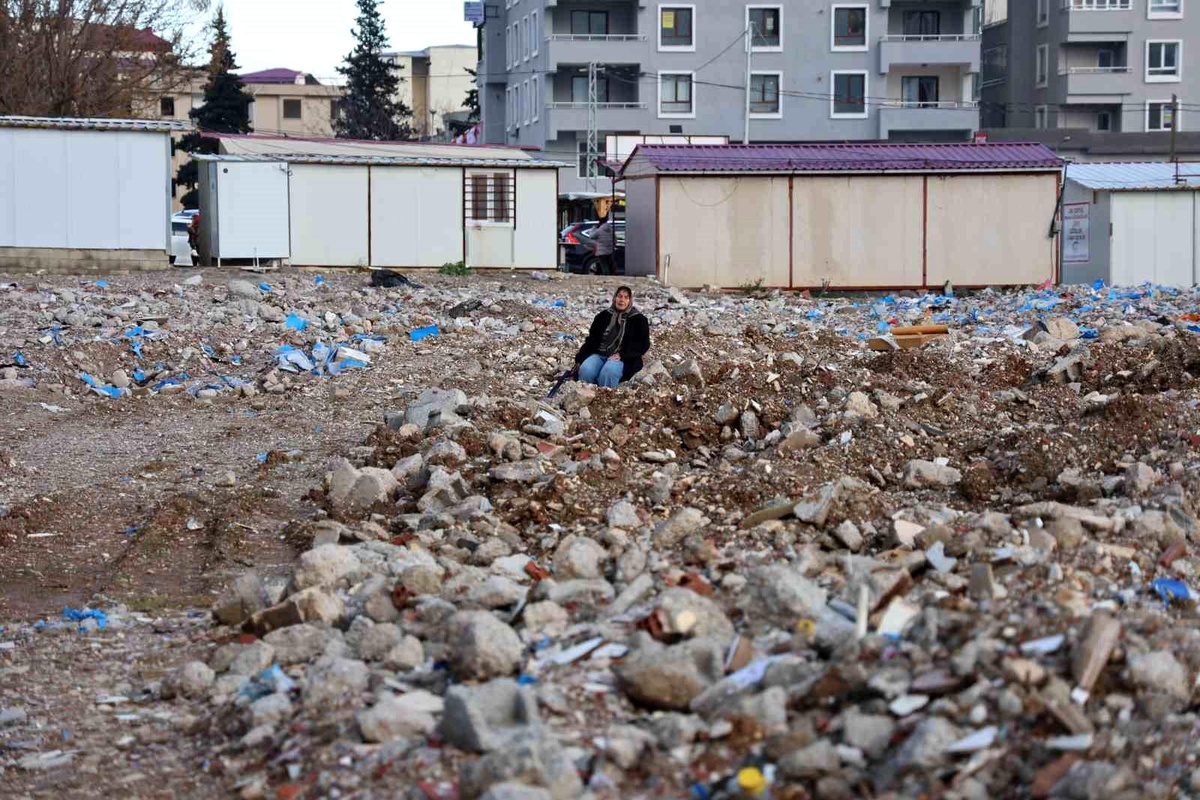 Kahramanmaraş\'ta depremde her şeyini kaybeden yaşlı kadın: \'Deprem evliliğimizi ve hayatımızı son buldurdu\'