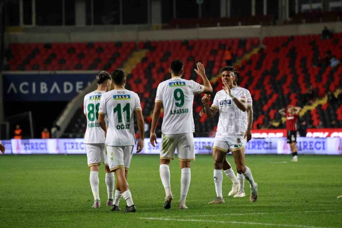 Alanyaspor, Gaziantep FK\'yı 3-0 mağlup ederek dört galibiyet serisi yakaladı