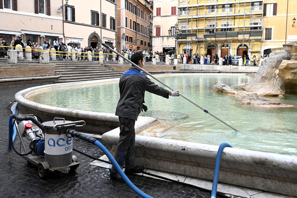 Trevi Çeşmesi\'ndeki Madeni Paralar Yardım Kuruluşlarına Bağışlanacak