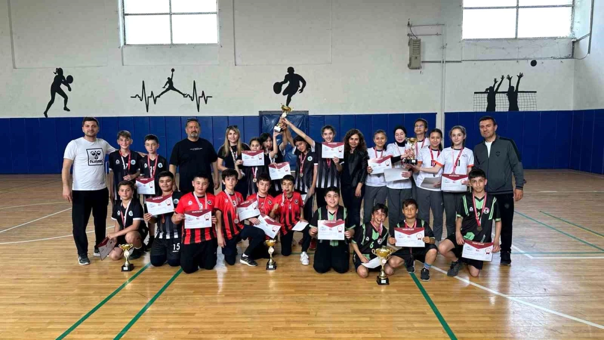 Düzce Okul Sporları Badminton Müsabakalarında Dereceye Girenler Belli Oldu