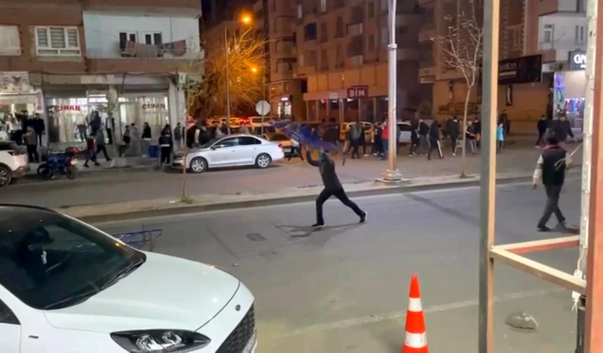 Batman\'da DEM Parti seçim kutlamalarında çıkan olaylarda 5 kişi gözaltına alındı