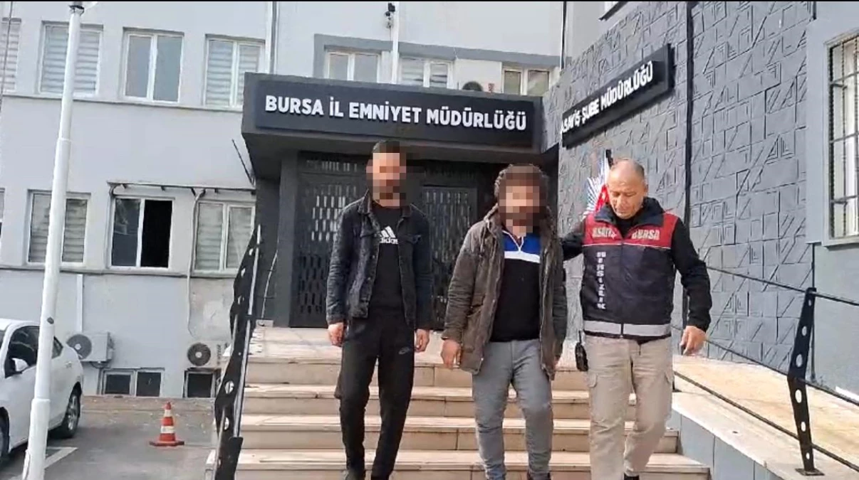 Bursa\'da Kumaş Fabrikasından Kumaş Çalan Şahıslar Yakalandı