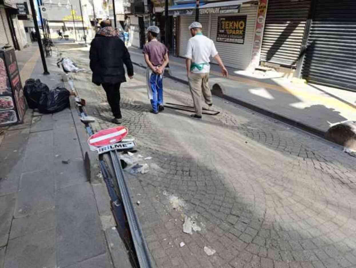 DEM Partili adayın 'seçilmemiş' sayılmasına protestolarda esnaf kepenk açmadı