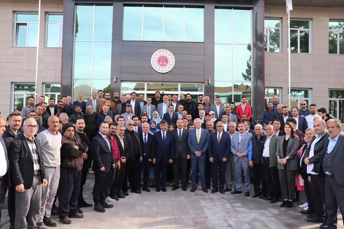 MHP\'li Bekir Aksun Erzincan Belediye Başkanı olarak göreve başladı