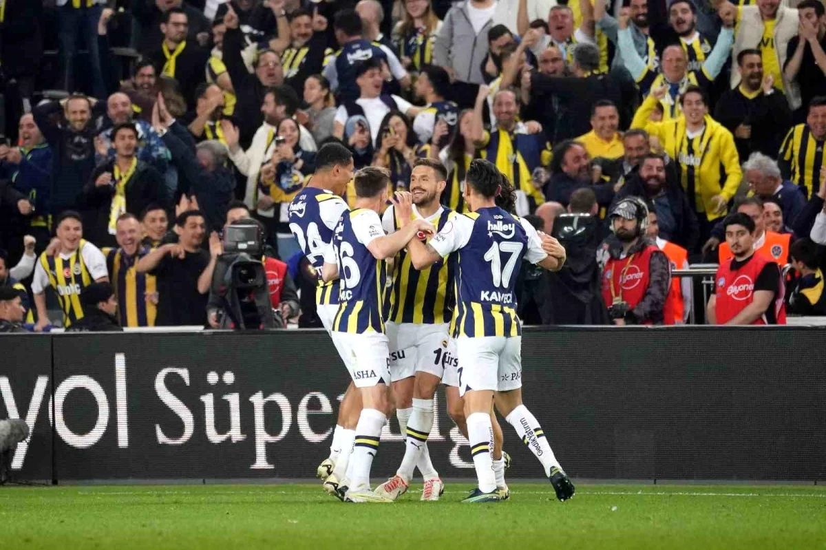 Fenerbahçe, Adana Demirspor\'u mağlup ederek yenilmezlik serisini 20 maça çıkardı