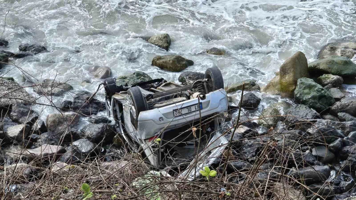 Giresun\'da trafik kazasında araç denize uçtu, sürücü hayatını kaybetti