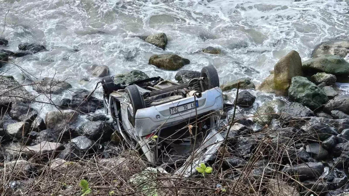 Giresun\'da trafik kazasında araç denize uçtu, sürücü hayatını kaybetti