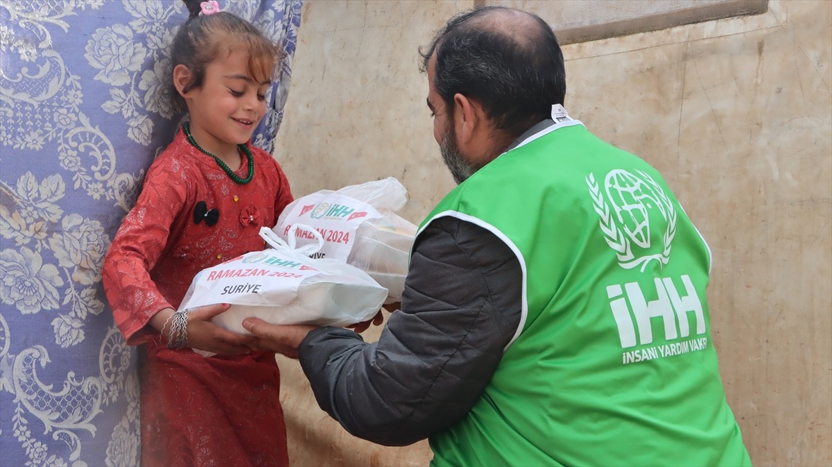 İHH, Suriye\'de Ramazan Ayında 60 Bin Kişiye İftar Verdi