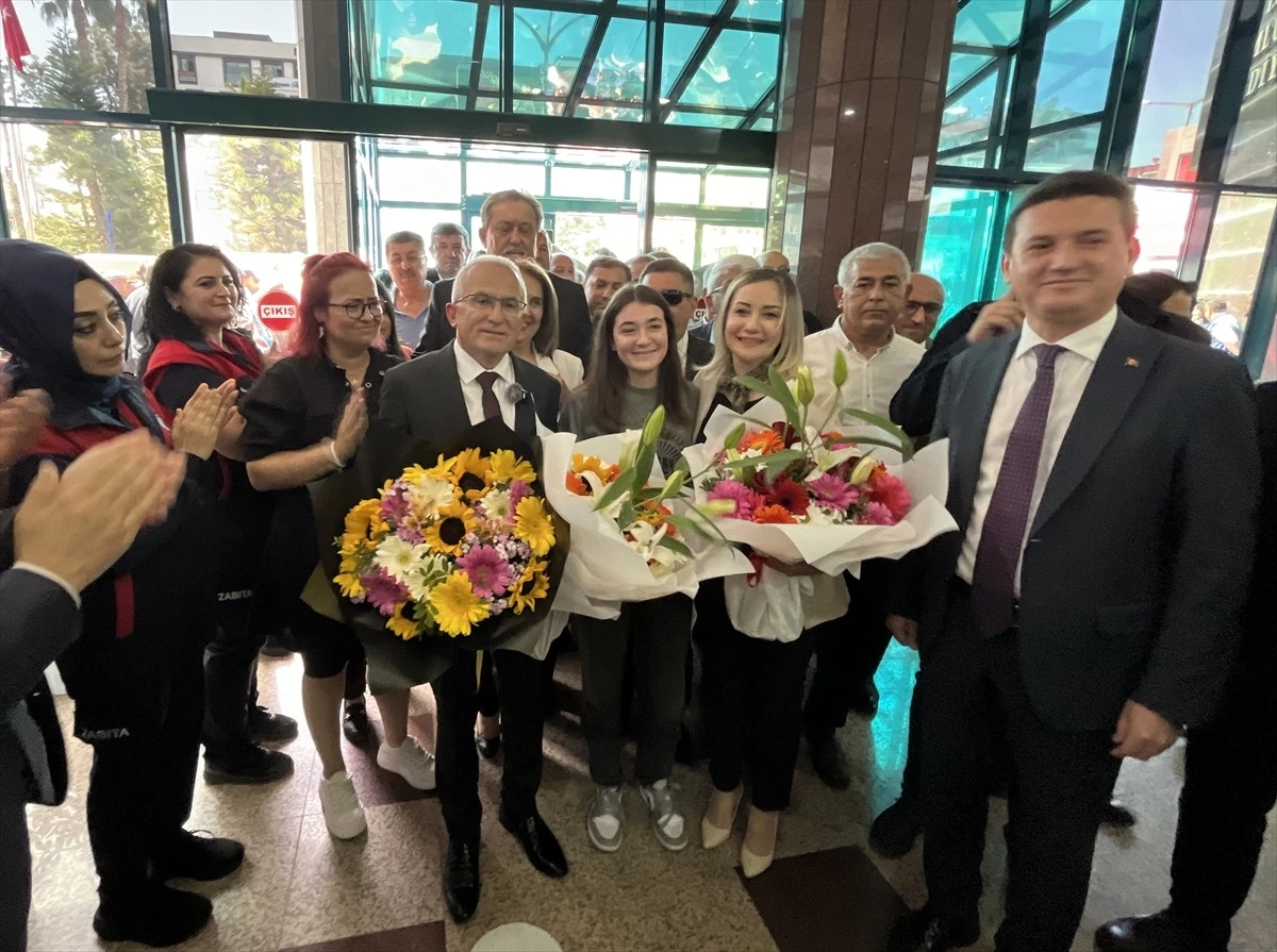 Kumluca Belediye Başkanı Mesut Avcıoğlu göreve başladı