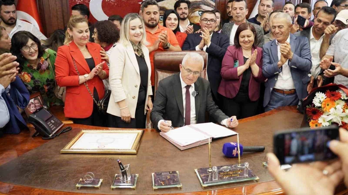 Kumluca Belediye Başkanı Mesut Avcıoğlu Göreve Başladı