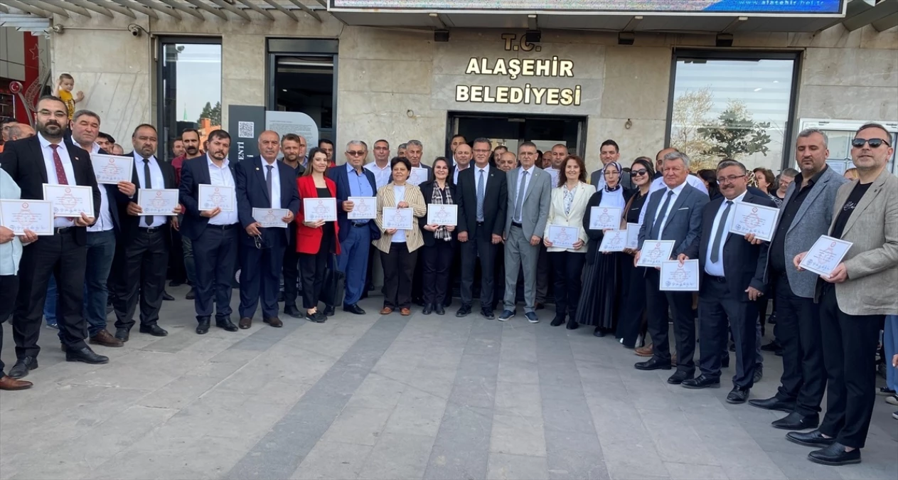 Manisa\'nın Alaşehir ilçesinde Ahmet Öküzcüoğlu ikinci kez belediye başkanı seçildi