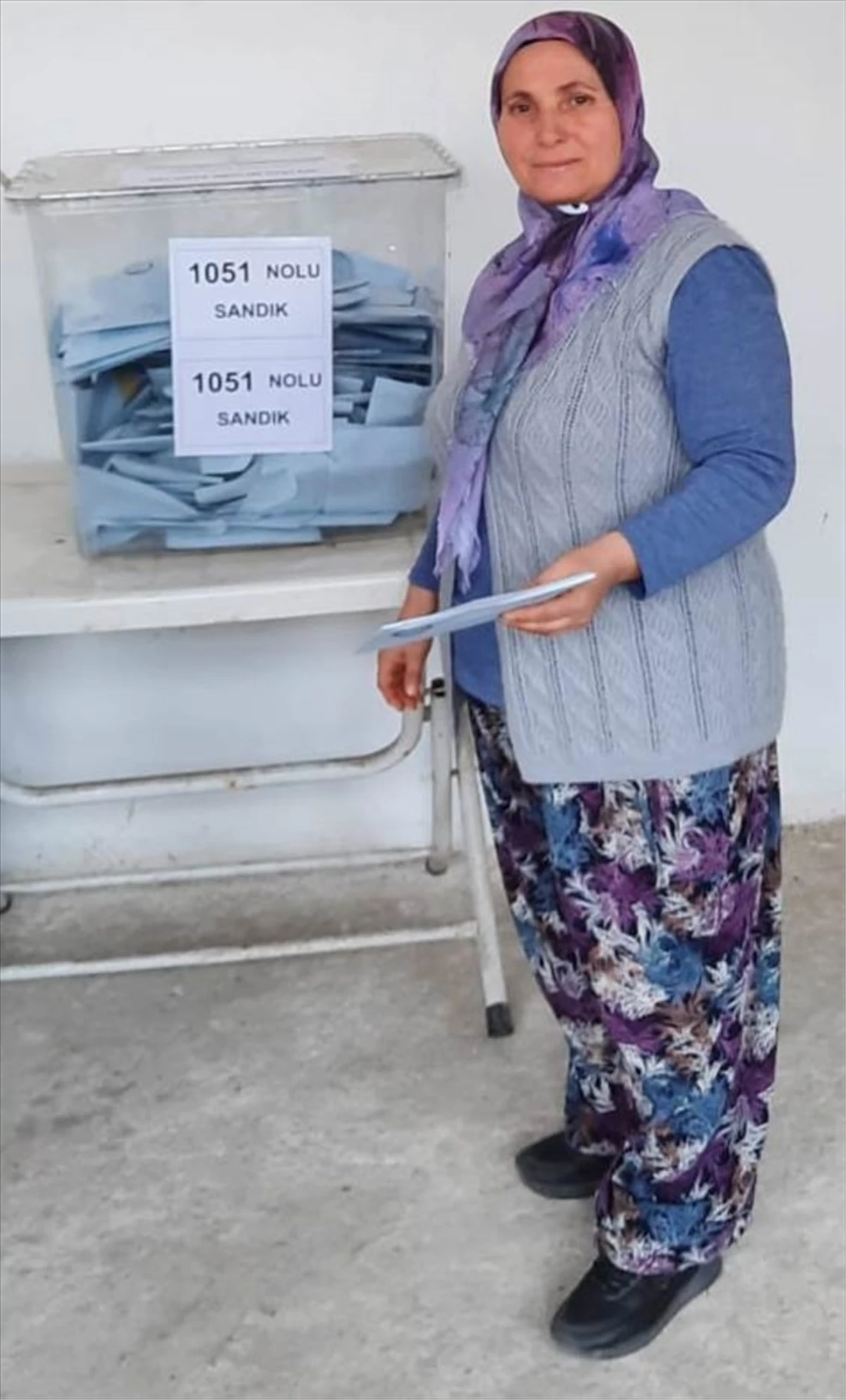 Manisa\'nın Alaşehir ilçesinde Emine Dönertaş yeniden muhtar seçildi