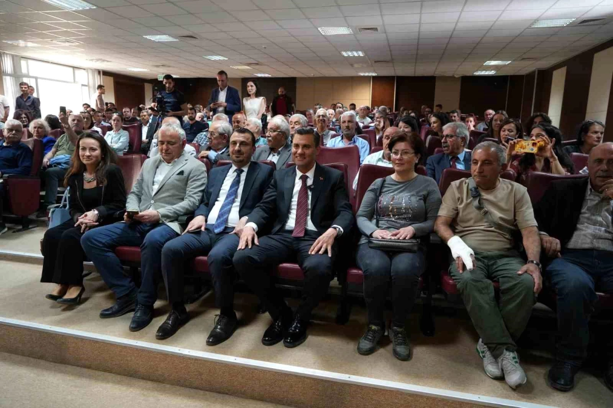 Ferdi Zeyrek, Manisa Büyükşehir Belediye Başkanlığını devraldı