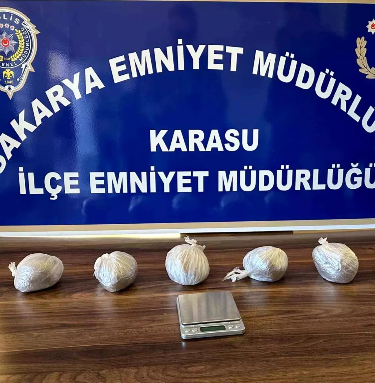 Sakarya\'da Uyuşturucu Operasyonu: Ormanlık Alanda Bir Kilo Esrar Ele Geçirildi