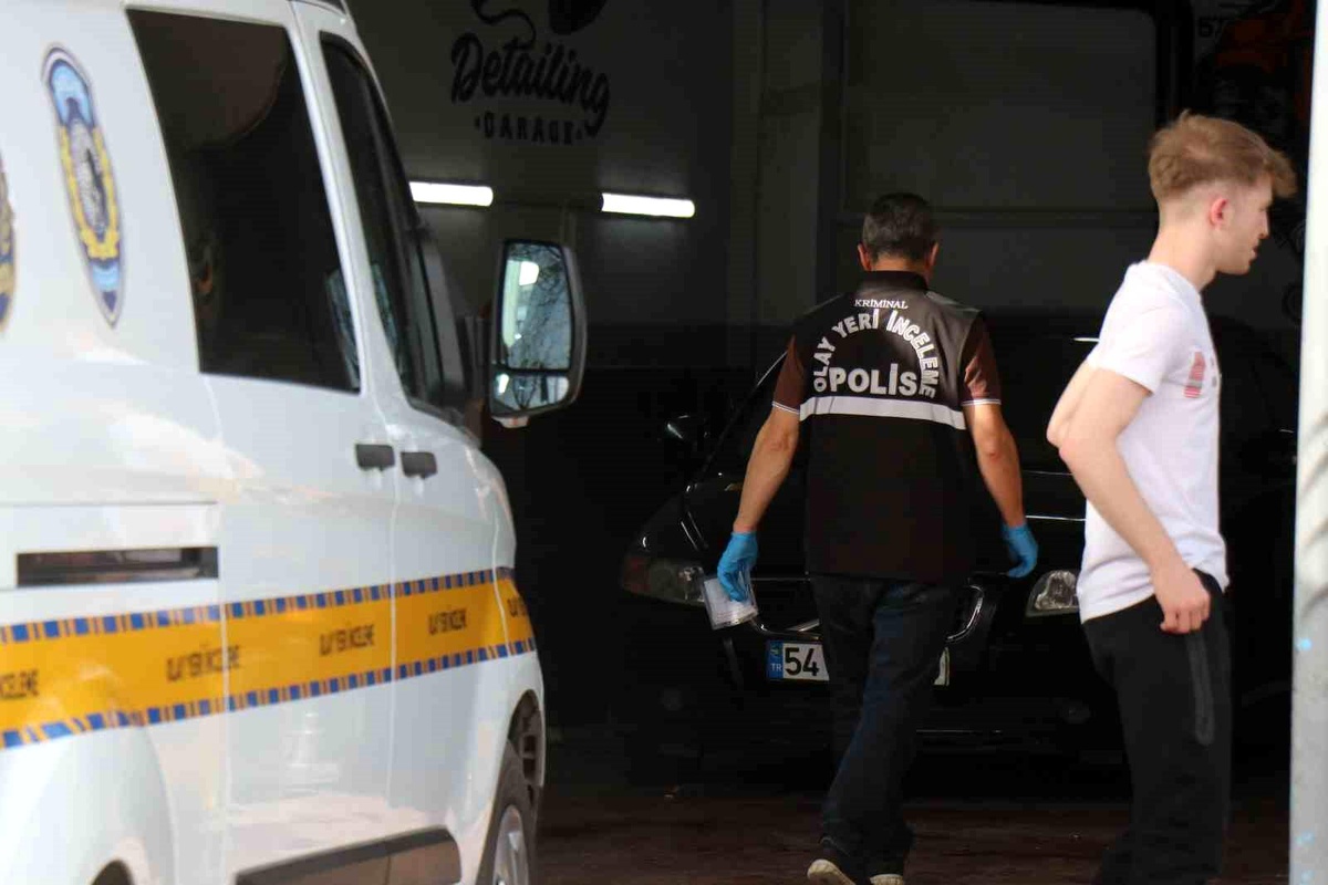 Adapazarı\'nda oto yıkamacı silahla vurularak yaralandı, 2 şüpheli tutuklandı