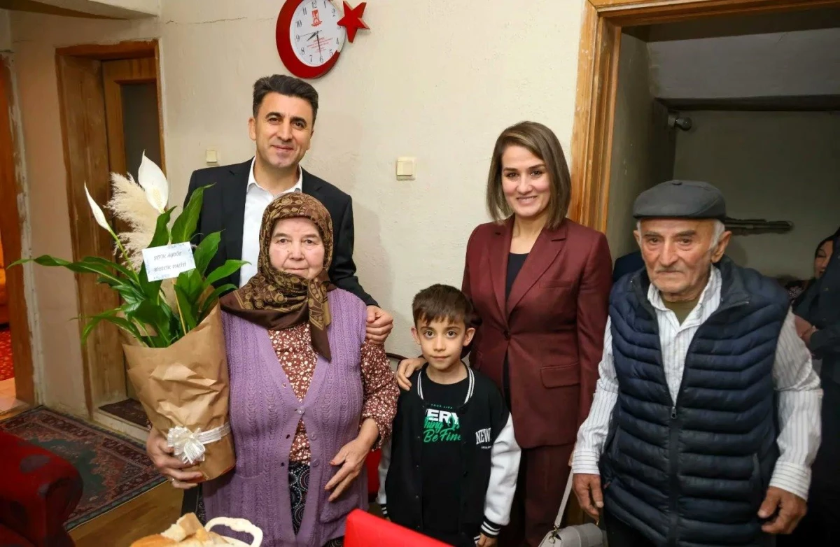 Bilecik Valisi Şefik Aygöl, şehit ailesinin iftar sofrasına misafir oldu