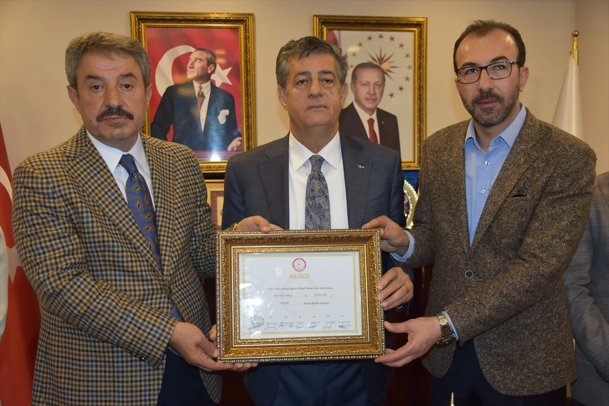 AK Parti\'den Şırnak Belediye Başkanı Mehmet Yarka mazbatasını aldı