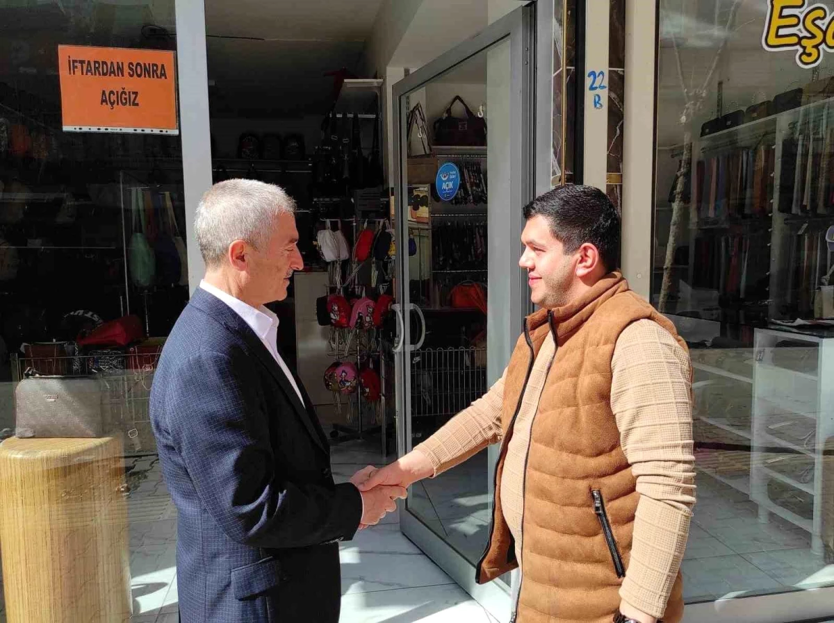Şahinbey Belediye Başkanı Mehmet Tahmazoğlu, Konak Mahallesi\'ndeki esnaf ve vatandaşları ziyaret etti