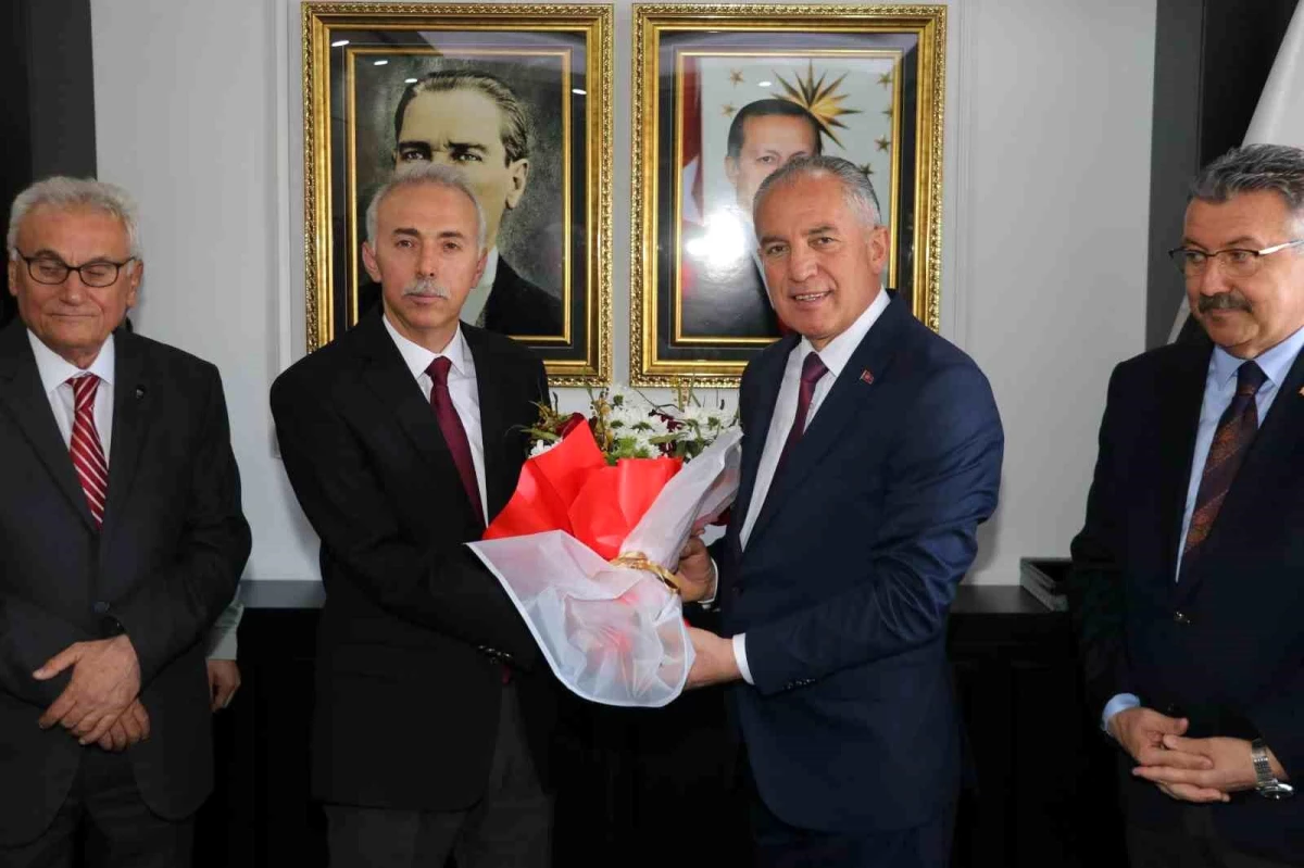 CHP\'nin adayı Ömer Özalp, Taşova Belediye Başkanı olarak göreve başladı