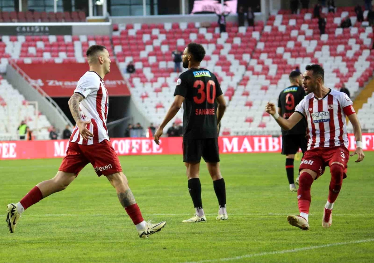 Sivasspor, Fatih Karagümrük\'ü 1-0 mağlup etti