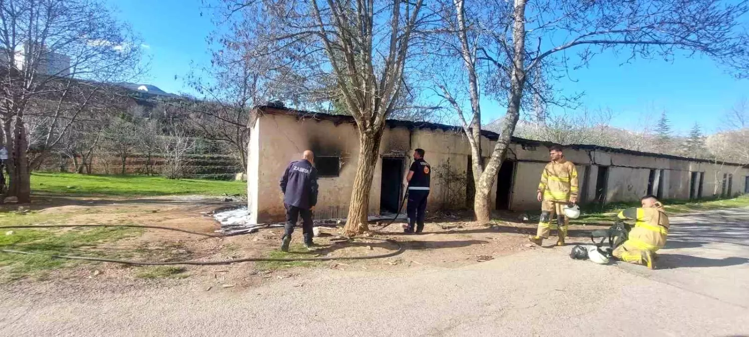 Tunceli\'de odunlukta çıkan yangın söndürüldü