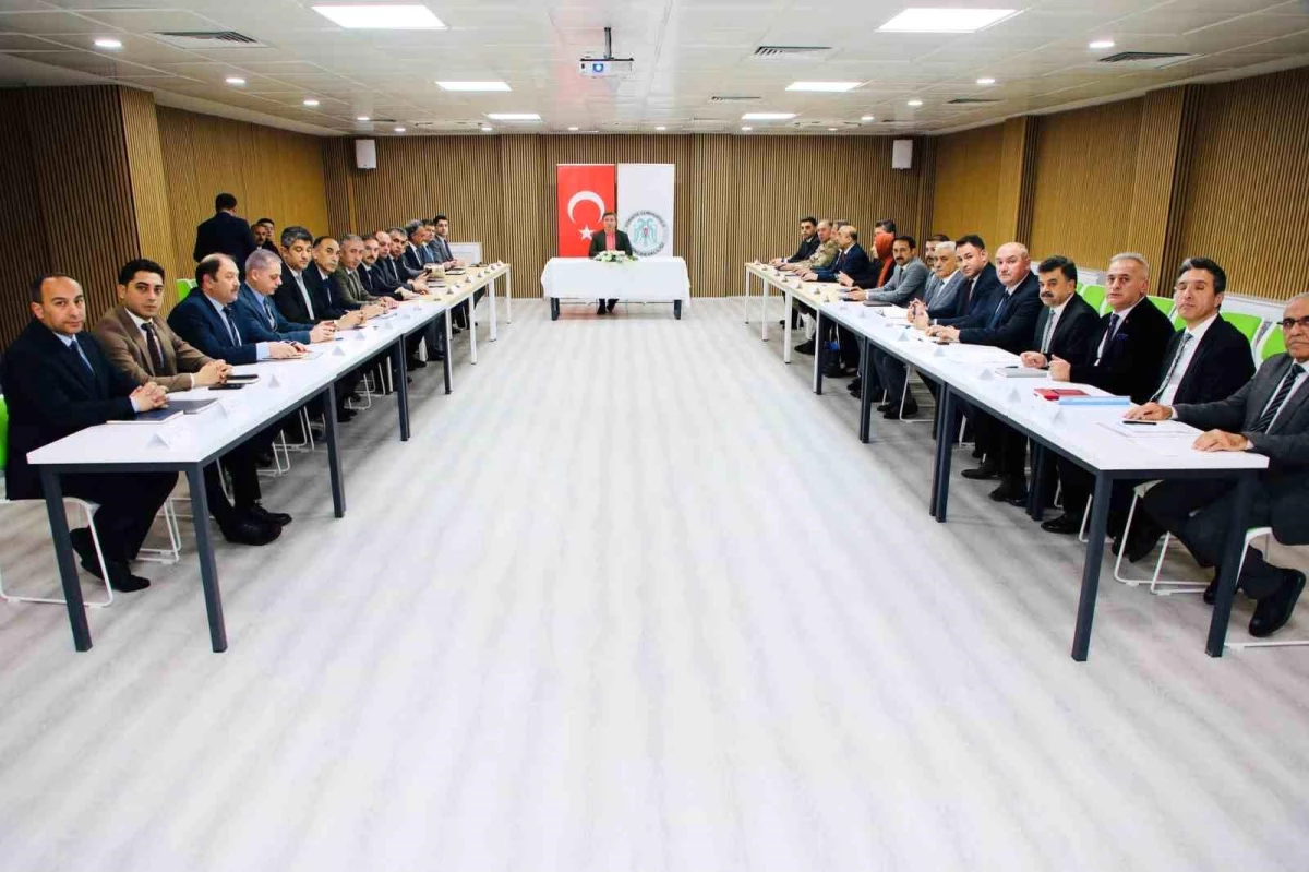 Erzincan Valisi Hamza Aydoğdu, vali yardımcıları ve birim amirleriyle toplantı gerçekleştirdi