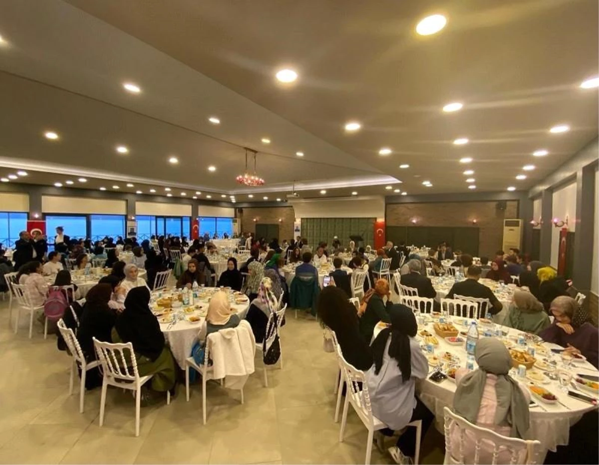 Vali İlhami Aktaş, Kur\'an Kursu öğrencileriyle iftar programında bir araya geldi