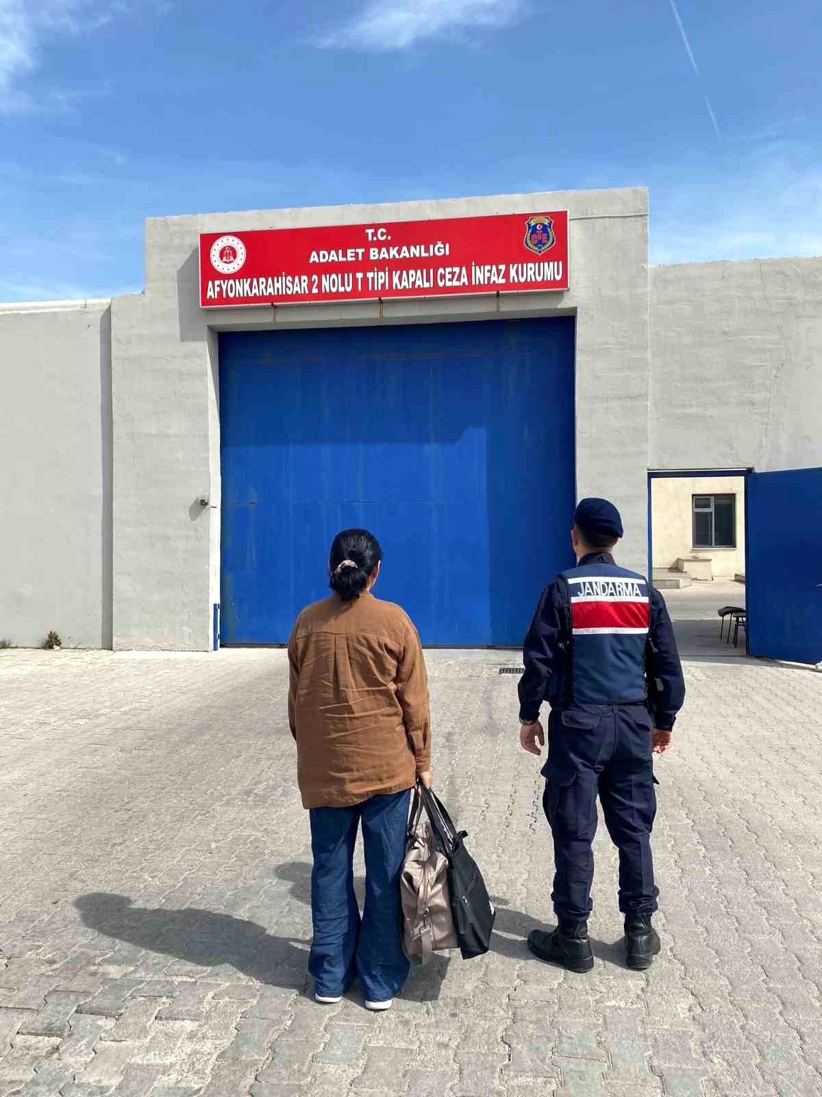 Afyonkarahisar\'da fuhuşa teşvik suçundan aranan yabancı uyruklu kadın yakalandı