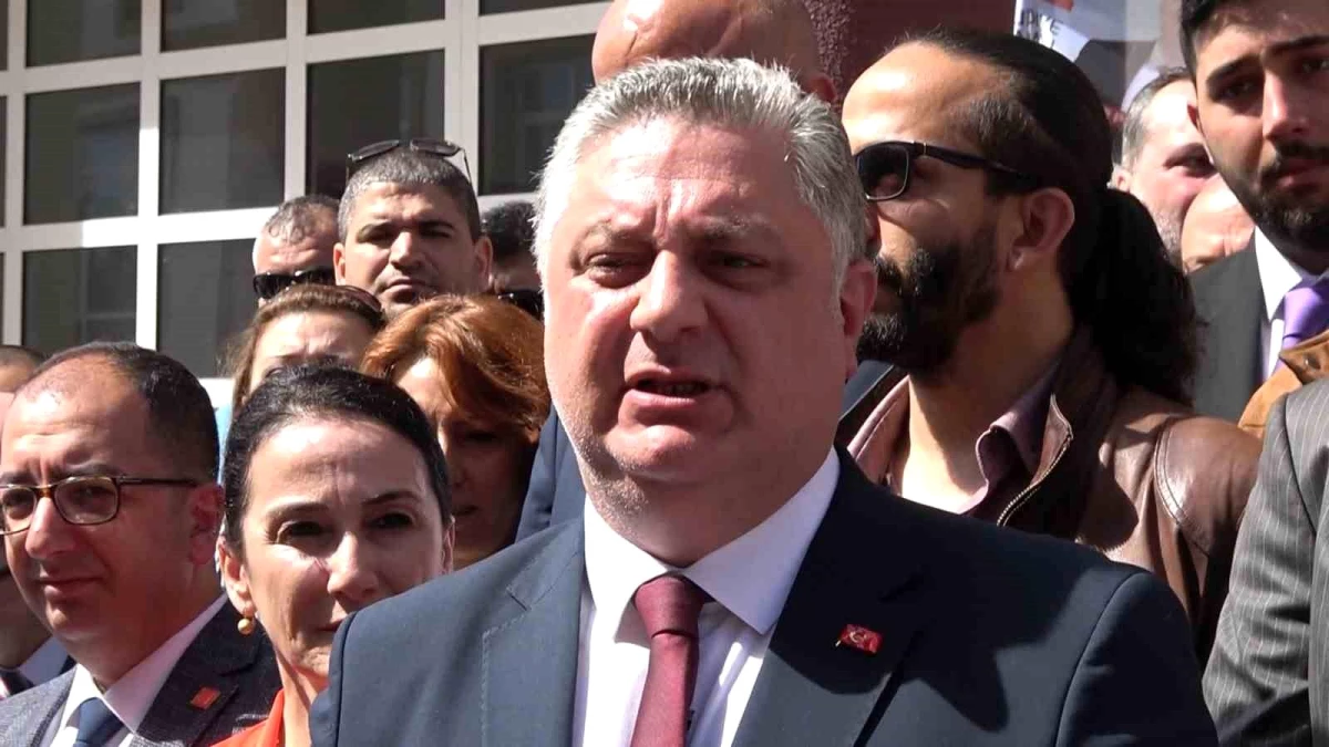 CHP\'li Mehmet Gürel Yalova Belediye Başkanı olarak mazbatasını aldı
