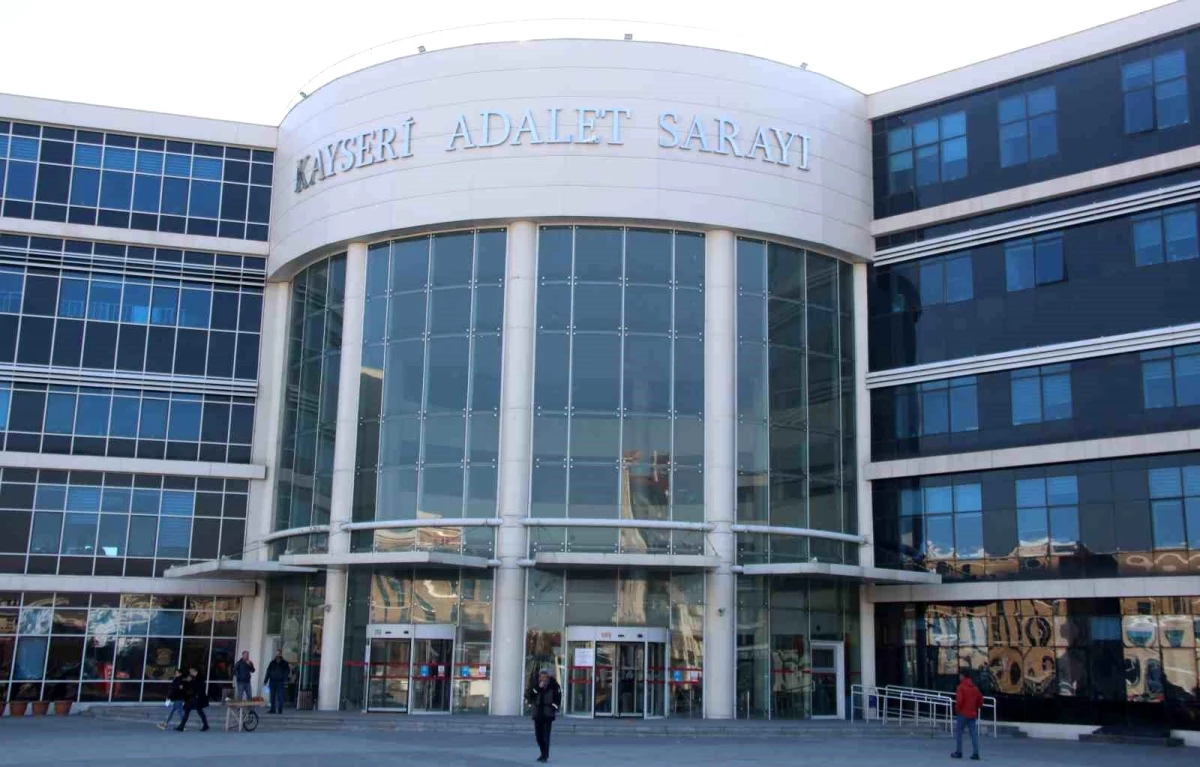 Kayseri\'de 17 yaşındaki genci bıçakla öldüren sanık müebbet hapis cezasına çarptırıldı