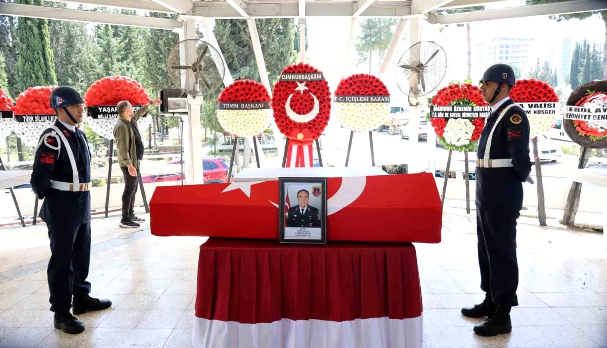 Kayseri\'de şehit olan Astsubay Kıdemli Başçavuş Nebi Çullu Adana\'da toprağa verildi