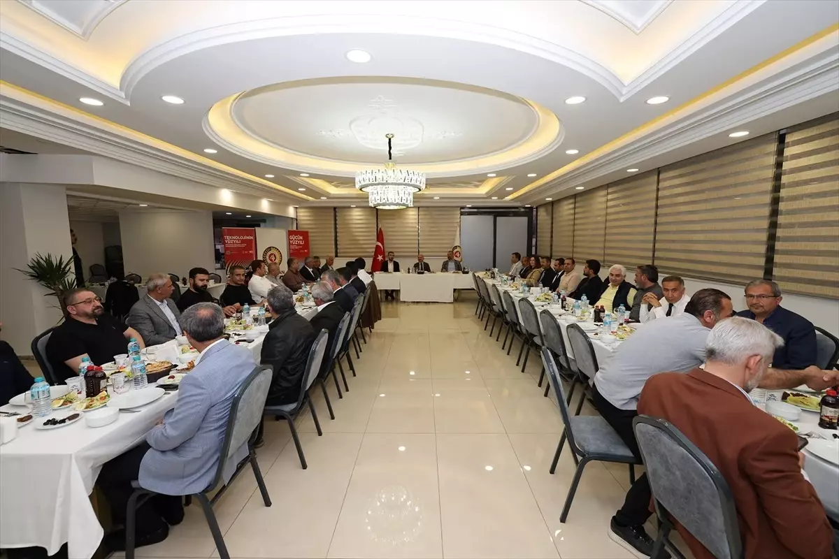 Adıyaman Valisi Osman Varol, iş insanlarıyla iftar yaptı