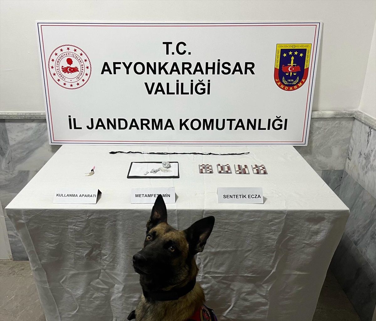 Afyonkarahisar\'da Uyuşturucu Operasyonunda 2 Şüpheli Gözaltına Alındı