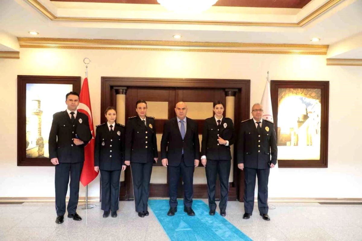 Ağrı Valisi Mustafa Koç, Polis Haftası dolayısıyla İl Emniyet Müdürü Yılmaz İpar ve beraberindekileri kabul etti