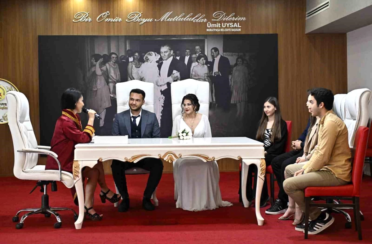 Antalya\'da Özel Tarihte Evlenmek İsteyenler Nikah Salonlarına Akın Etti